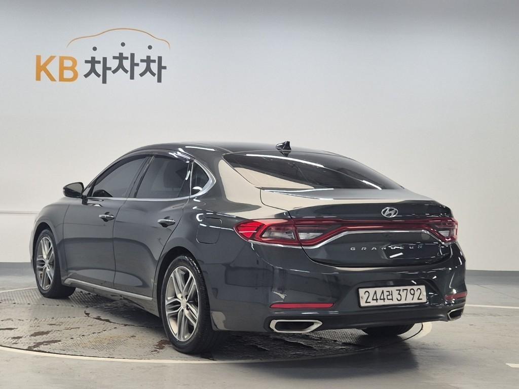 HYUNDAI Grandeur - Vista 2