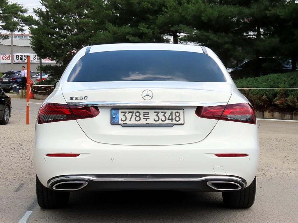 Mercedes Benz E class - Vista 6