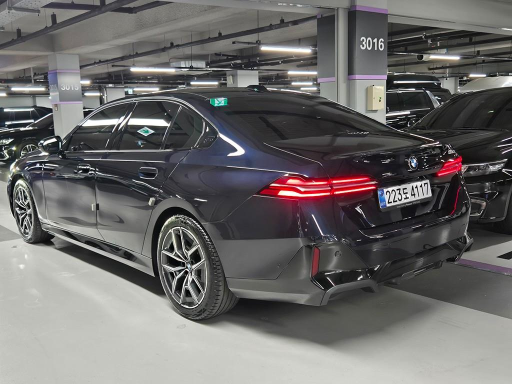 BMW 5 Series - Vista 3