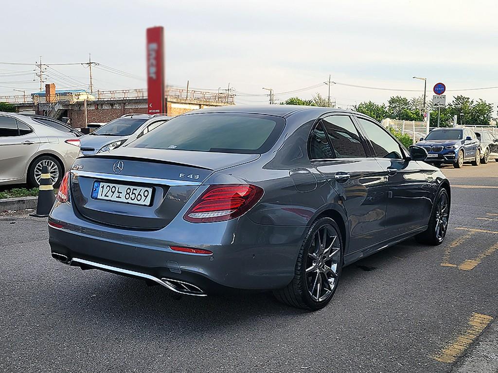 Mercedes Benz E class - Vista 6