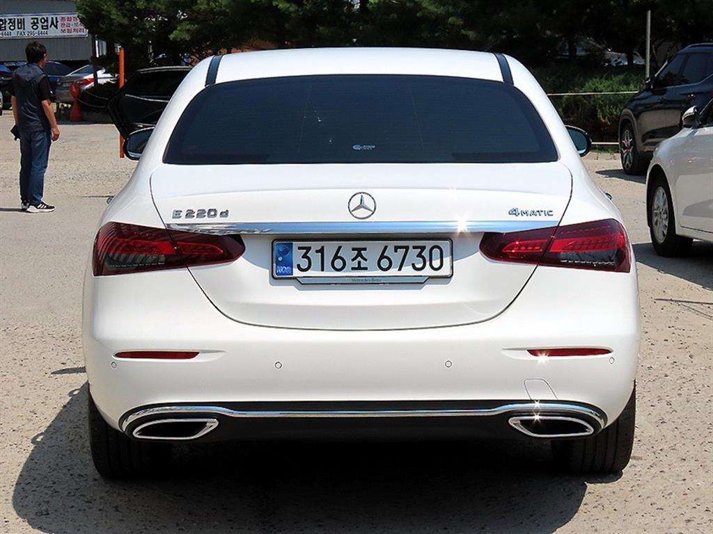 Mercedes Benz E class - Vista 6