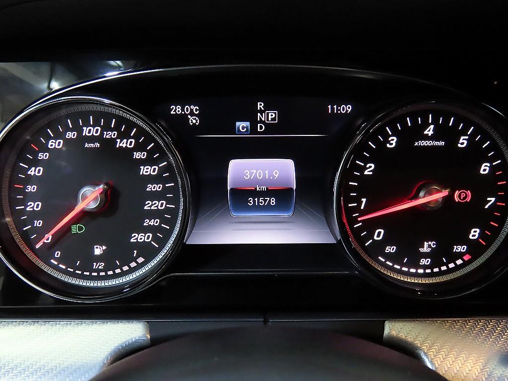 Mercedes Benz E class - Vista 11