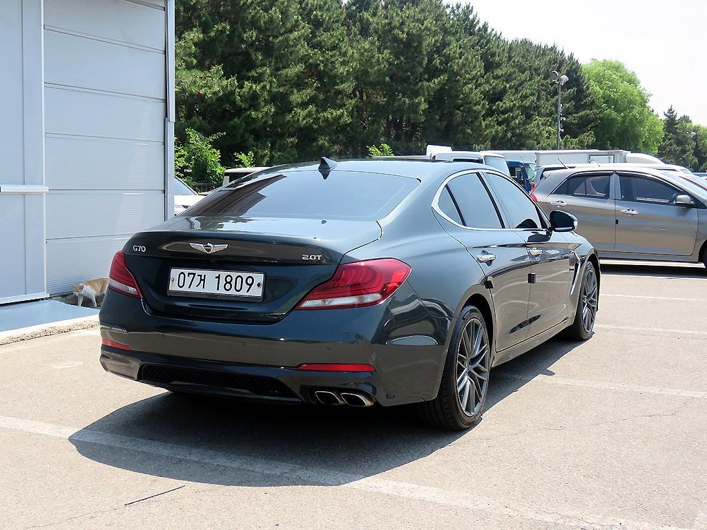 Genesis G70 - Vista 6