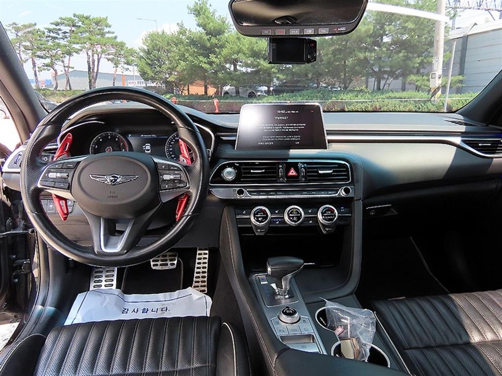 Genesis G70 - Vista 9