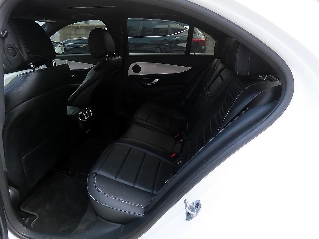Mercedes Benz E class - Vista 8