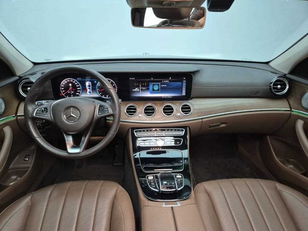 Mercedes Benz E class - Vista 9