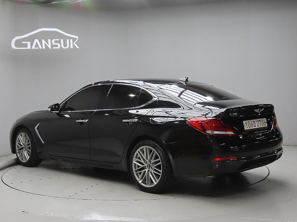 Genesis G70 - Vista 3