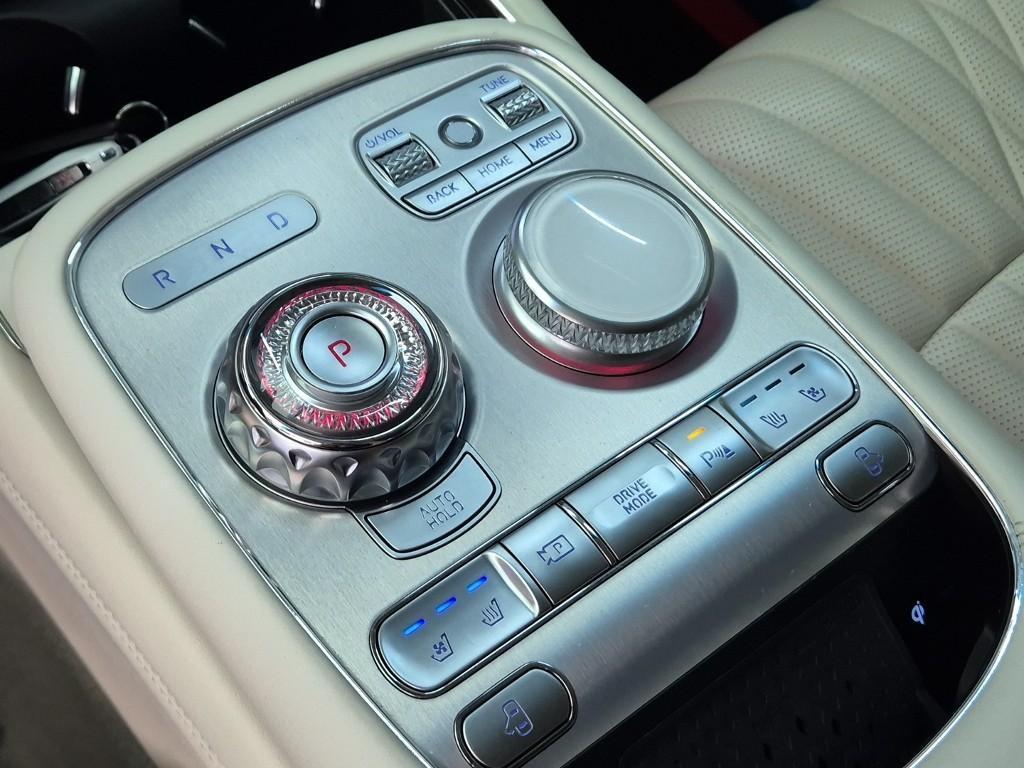 Genesis G90 - Vista 10