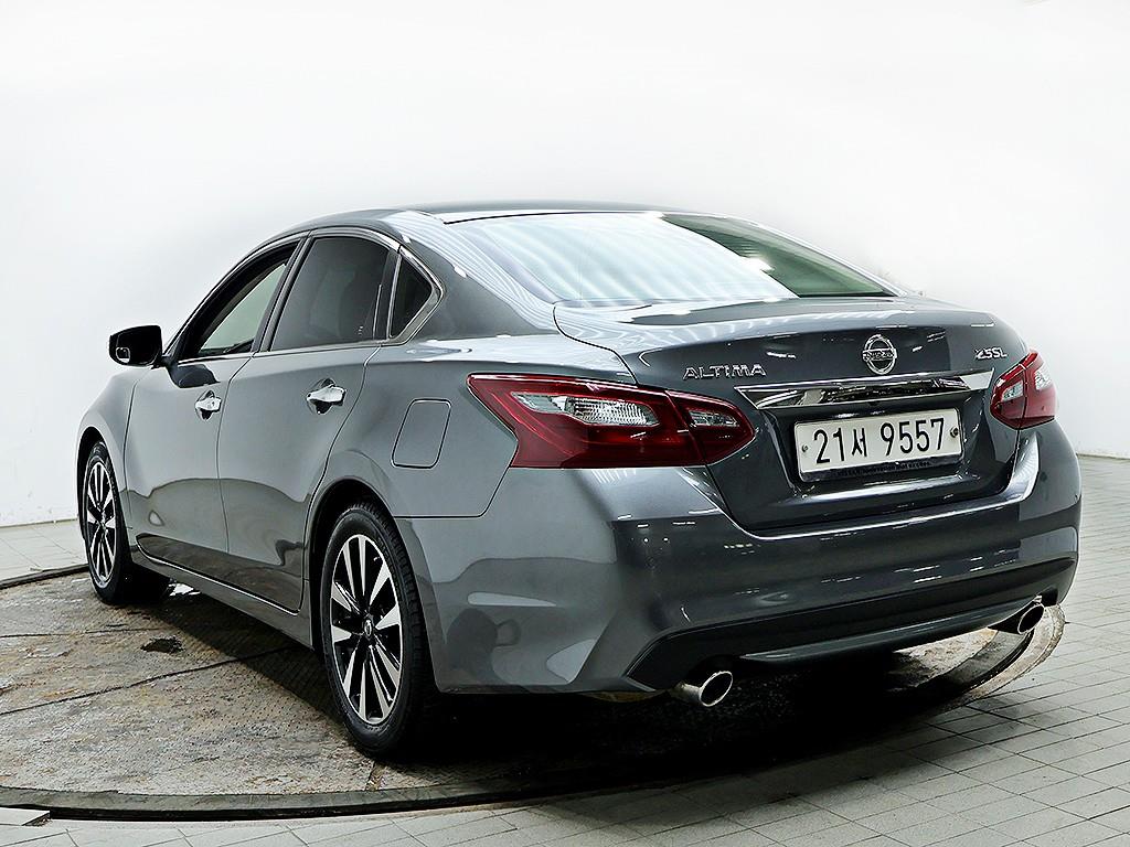 Nissan Altima - Vista 6