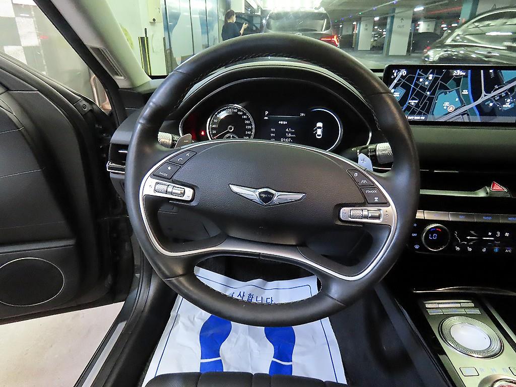 Genesis G80 - Vista 10