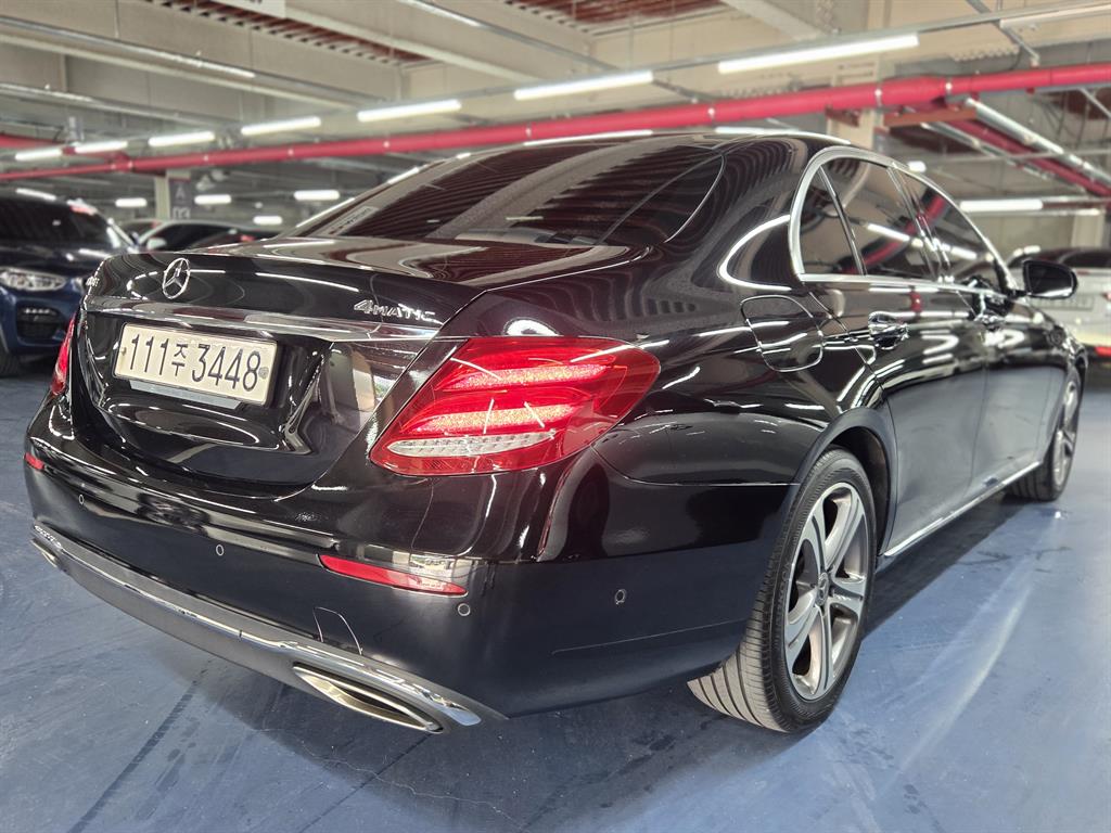 Mercedes Benz E class - Vista 6