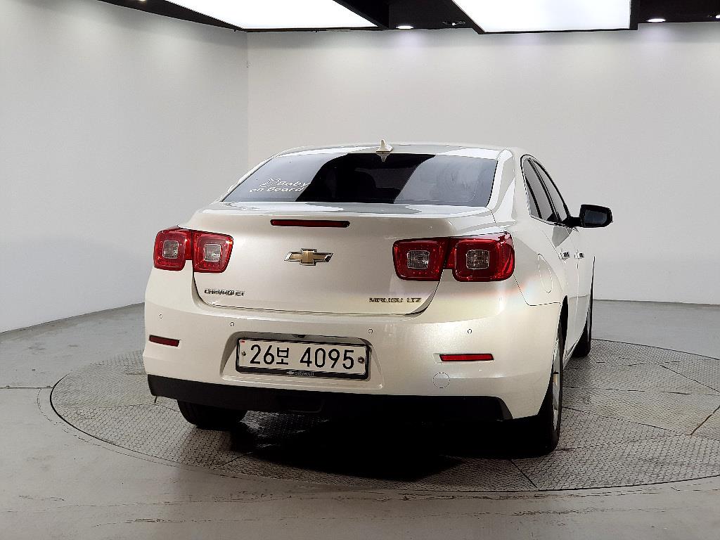 Chevrolet Malibu - Vista 3