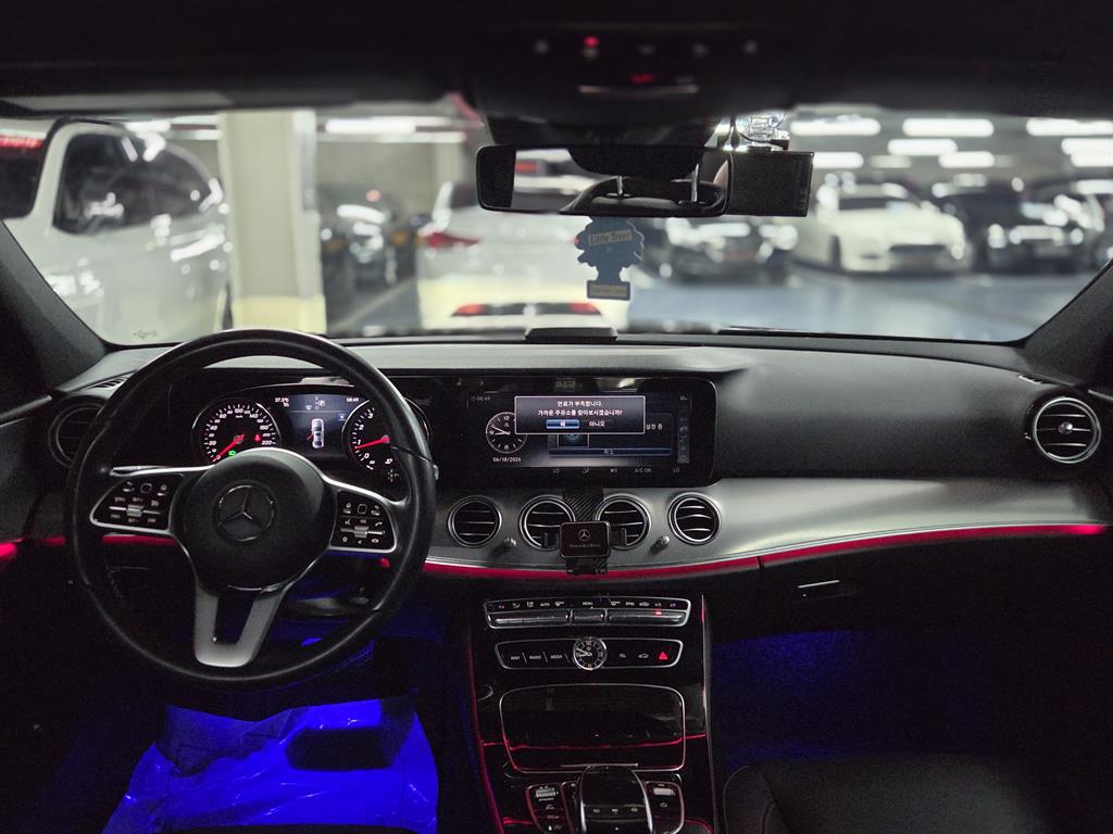 Mercedes Benz E class - Vista 12