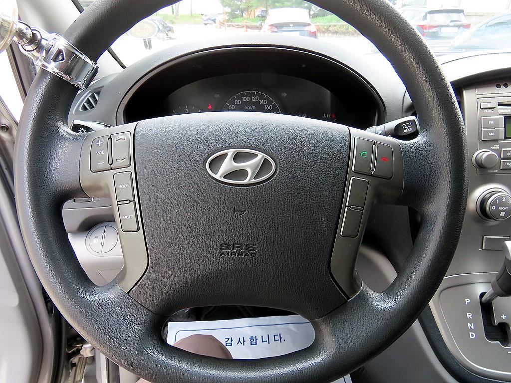 HYUNDAI Starex - Vista 10