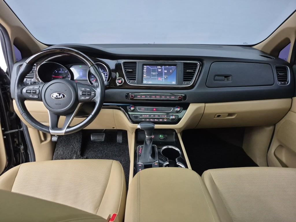 KIA Carnival - Vista 7