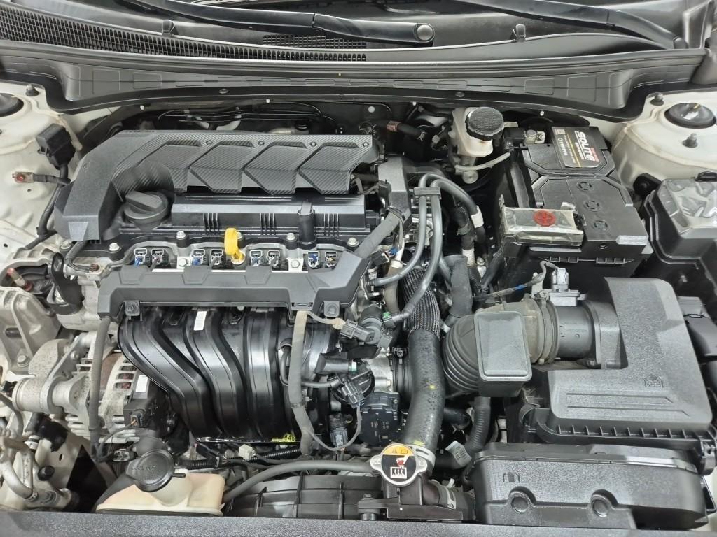 HYUNDAI Avante - Vista 7