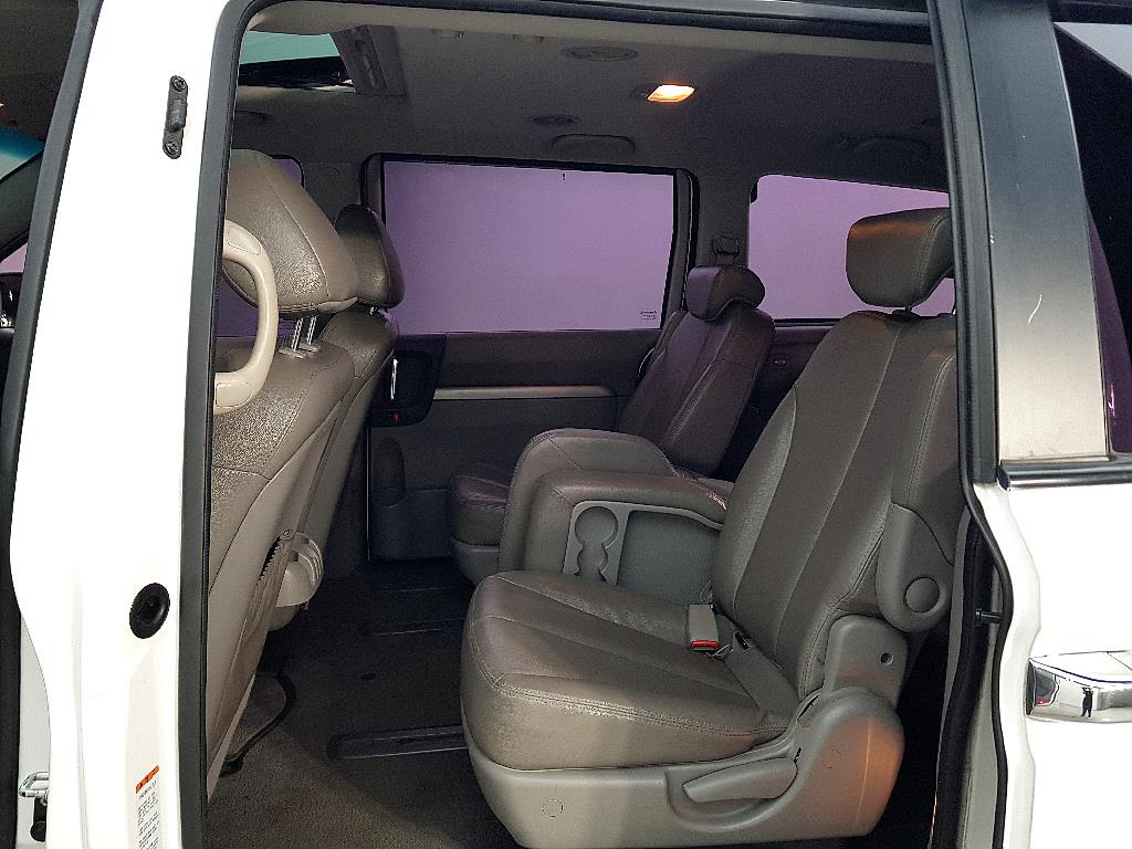 KIA Carnival - Vista 11