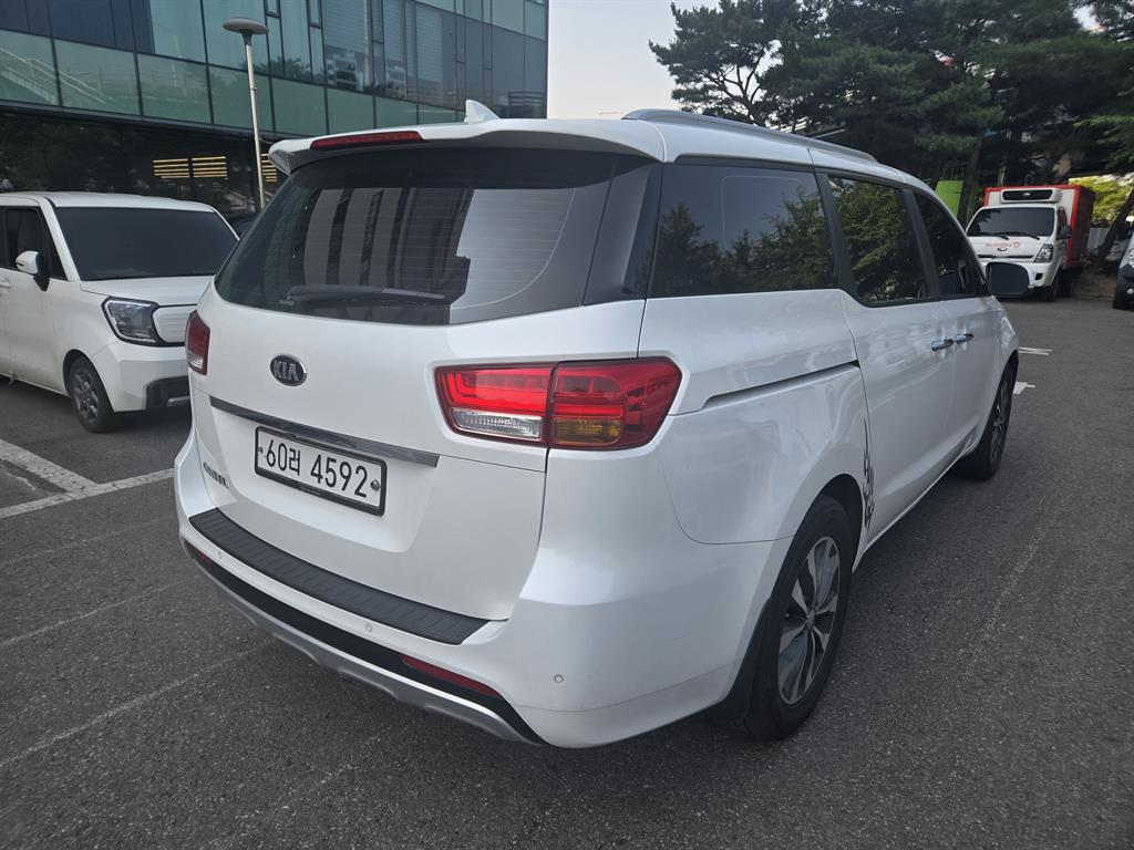 KIA Carnival - Vista 6