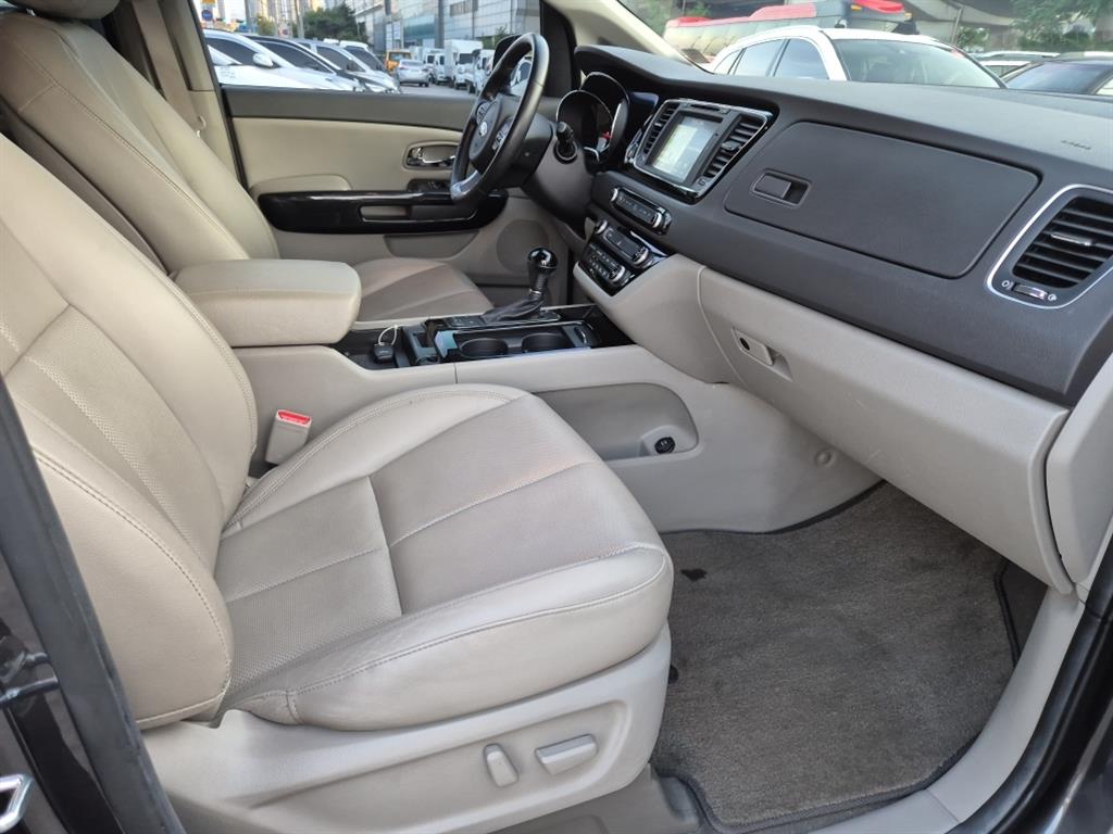 KIA Carnival 2015 Gris - Importación desde Corea - HF Imports Iquique - Foto 19