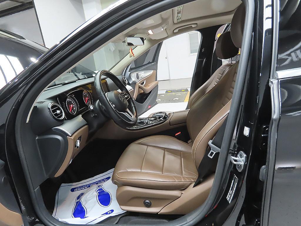 Mercedes Benz E class - Vista 12