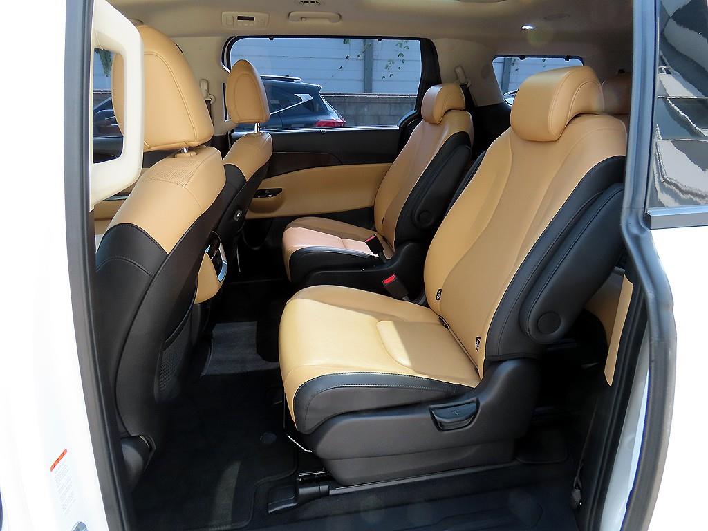 KIA Carnival - Vista 6