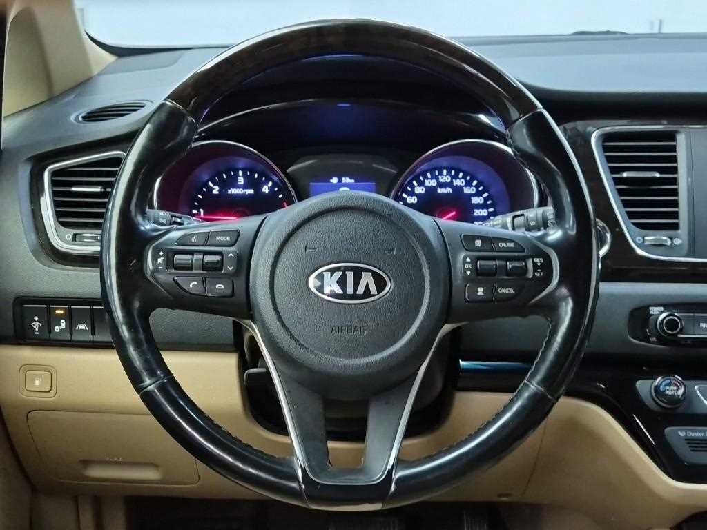 KIA Carnival - Vista 10