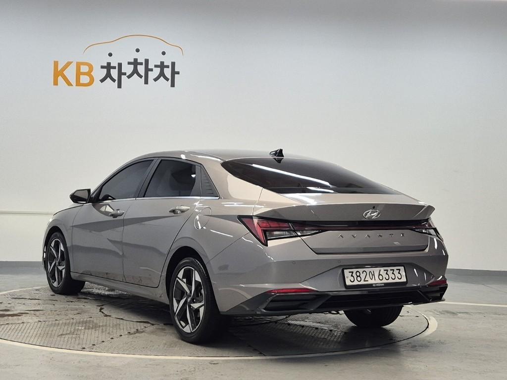 HYUNDAI Avante - Vista 2