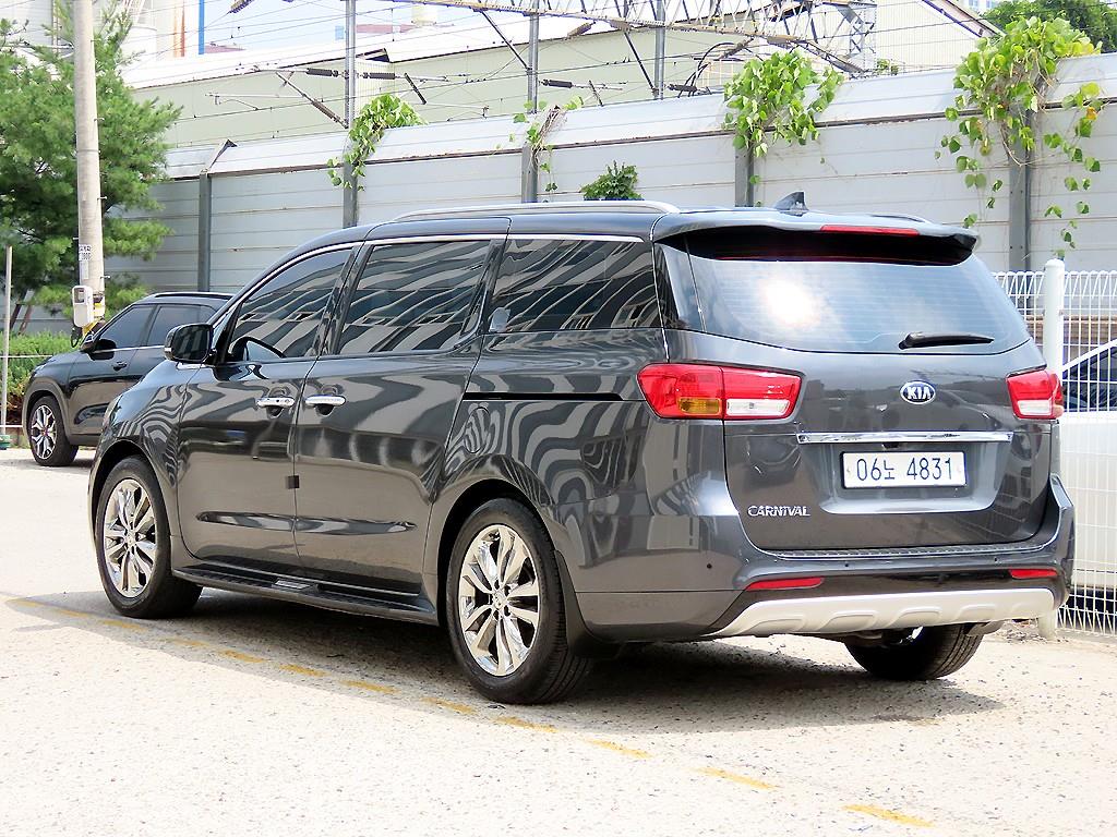 KIA Carnival - Vista 3