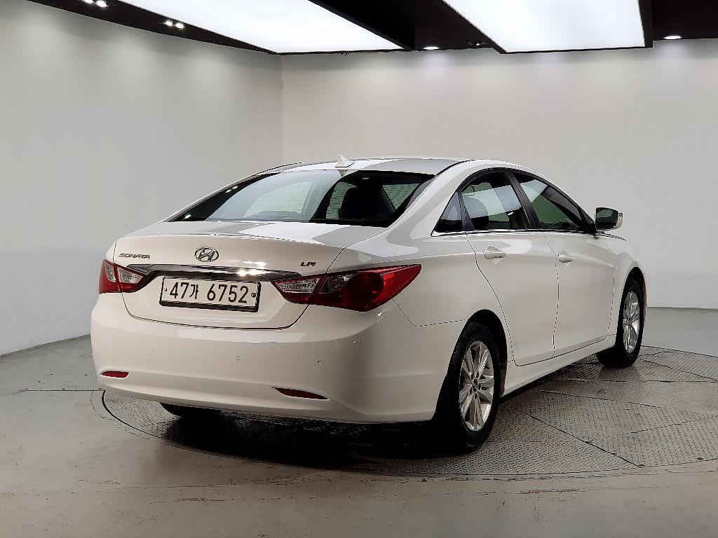 HYUNDAI Sonata - Vista 6