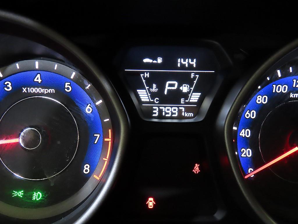 HYUNDAI Avante - Vista 11