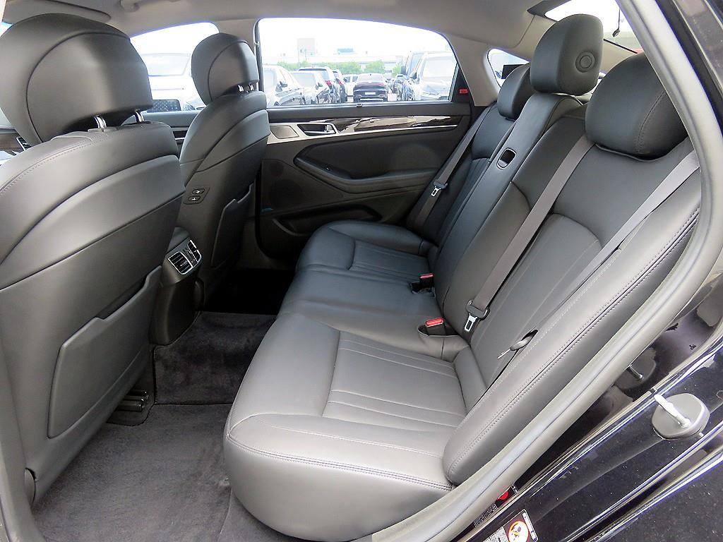 Genesis G80 - Vista 9