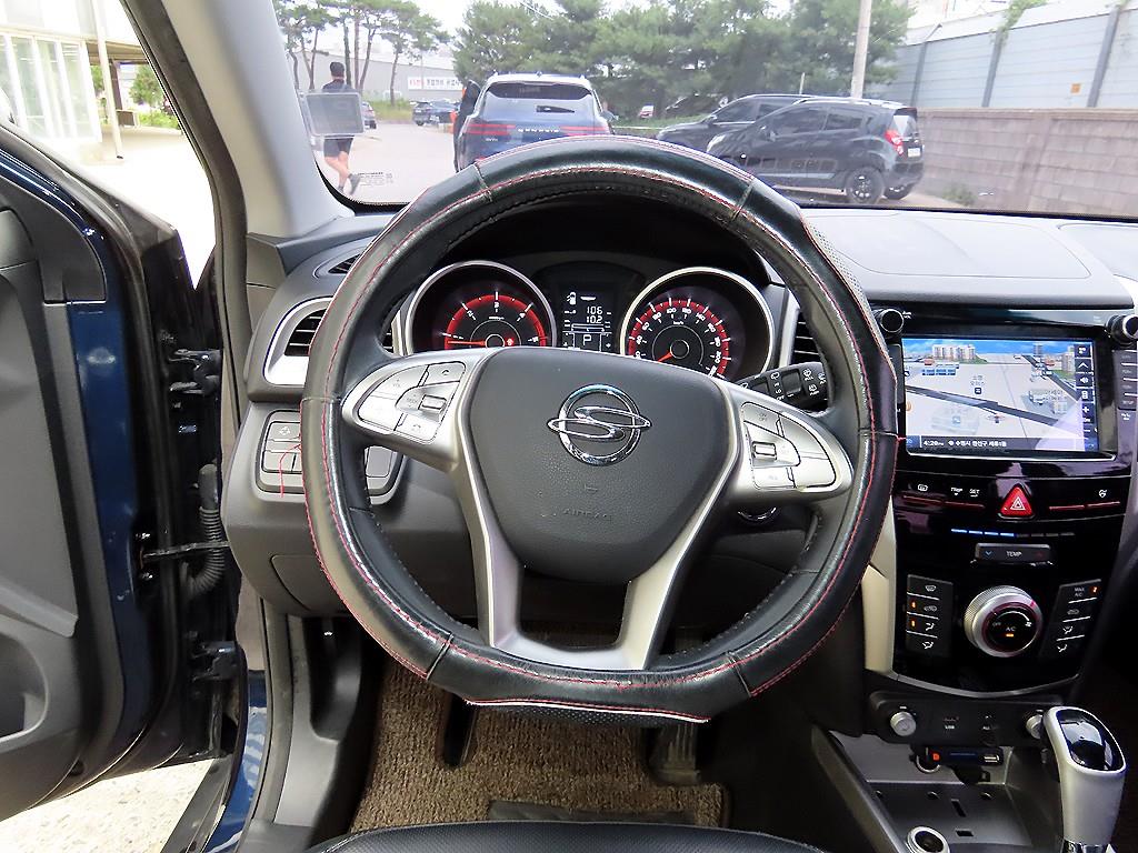 Ssangyong Tivoli - Vista 10