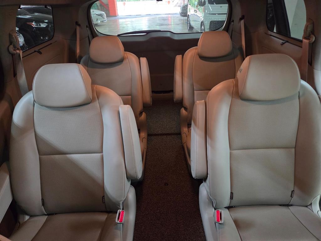KIA Carnival - Vista 10