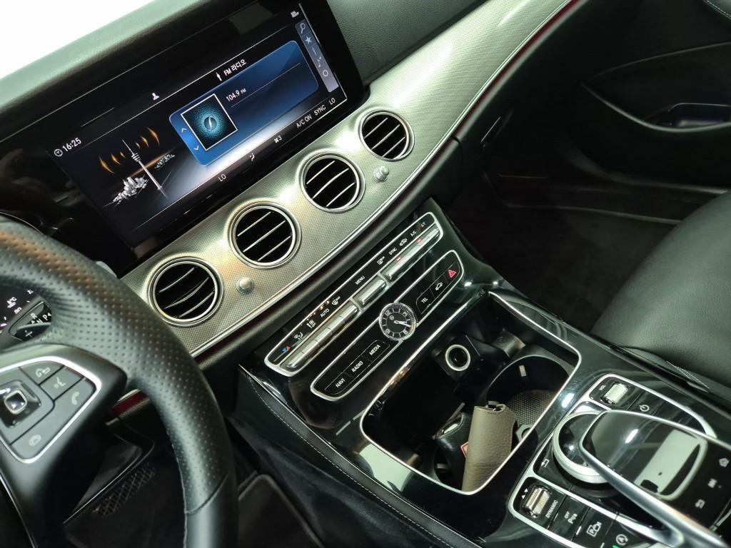 Mercedes Benz E class - Vista 12
