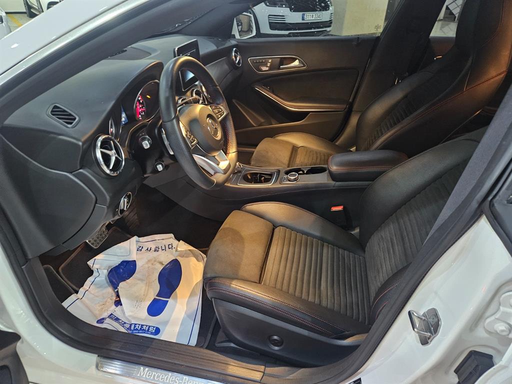 Mercedes Benz CLA Class - Vista 11