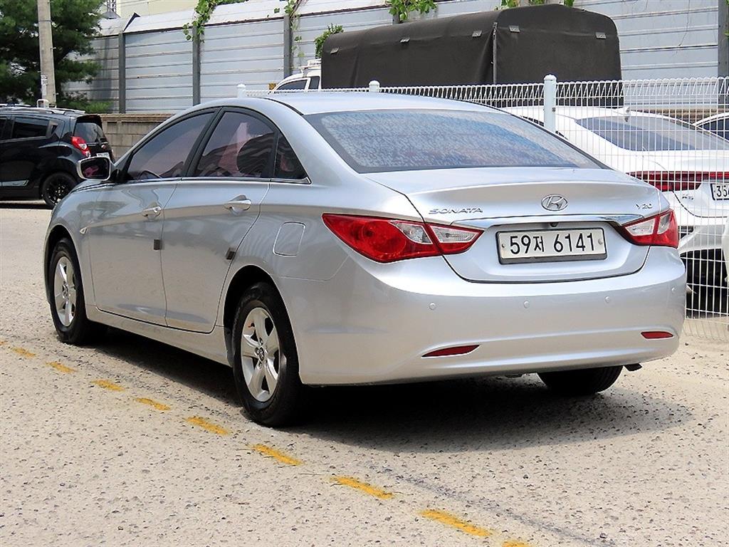HYUNDAI Sonata - Vista 3