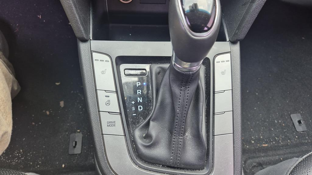 HYUNDAI Avante - Vista 9