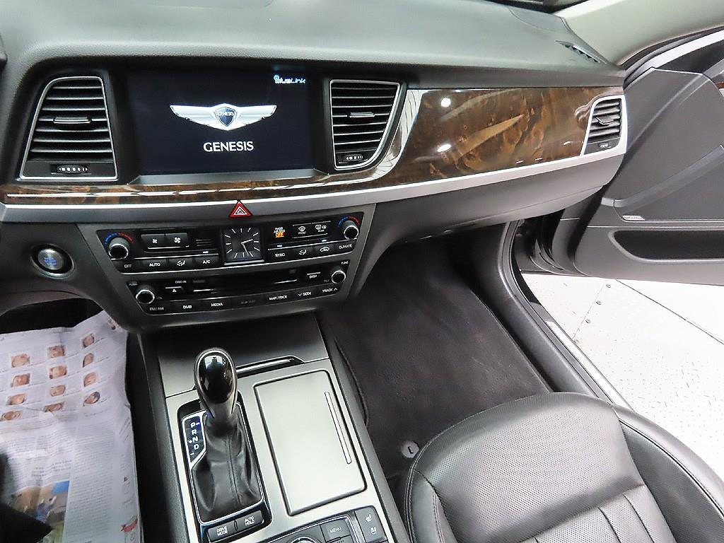 HYUNDAI Genesis - Vista 9