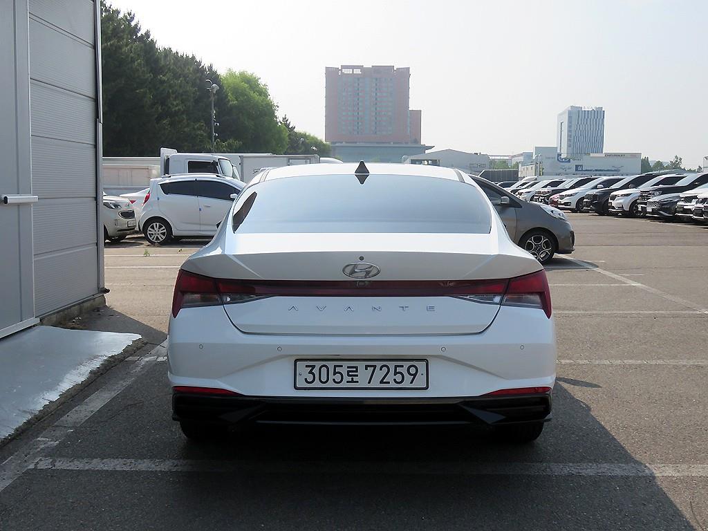 HYUNDAI Avante - Vista 3