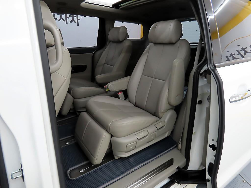KIA Carnival - Vista 8