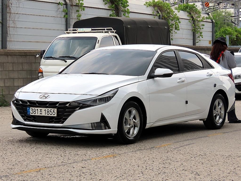 HYUNDAI Avante - Vista 2