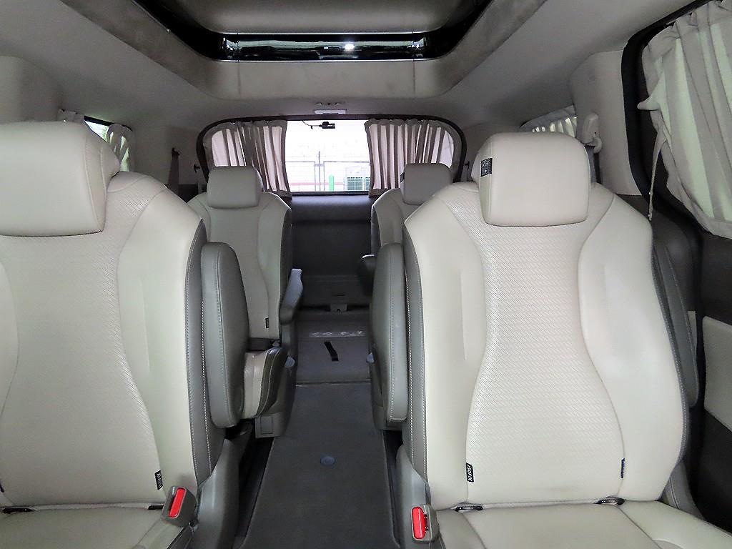 KIA Carnival - Vista 9