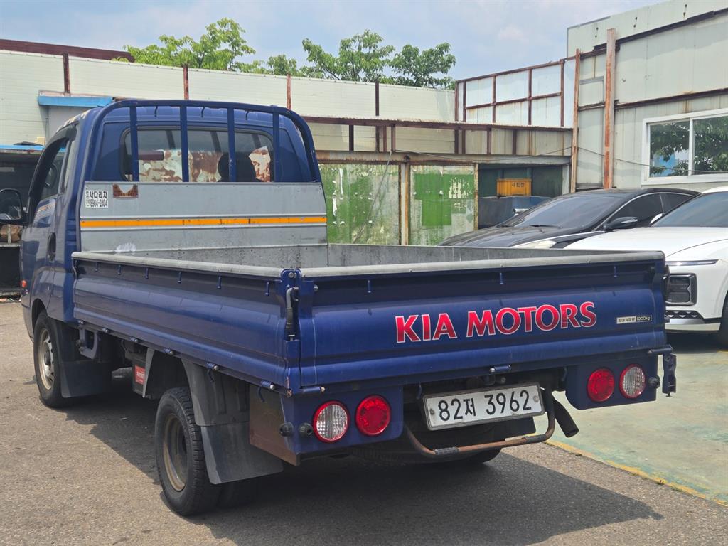 Small Truck Cargo (small) - Vista 3