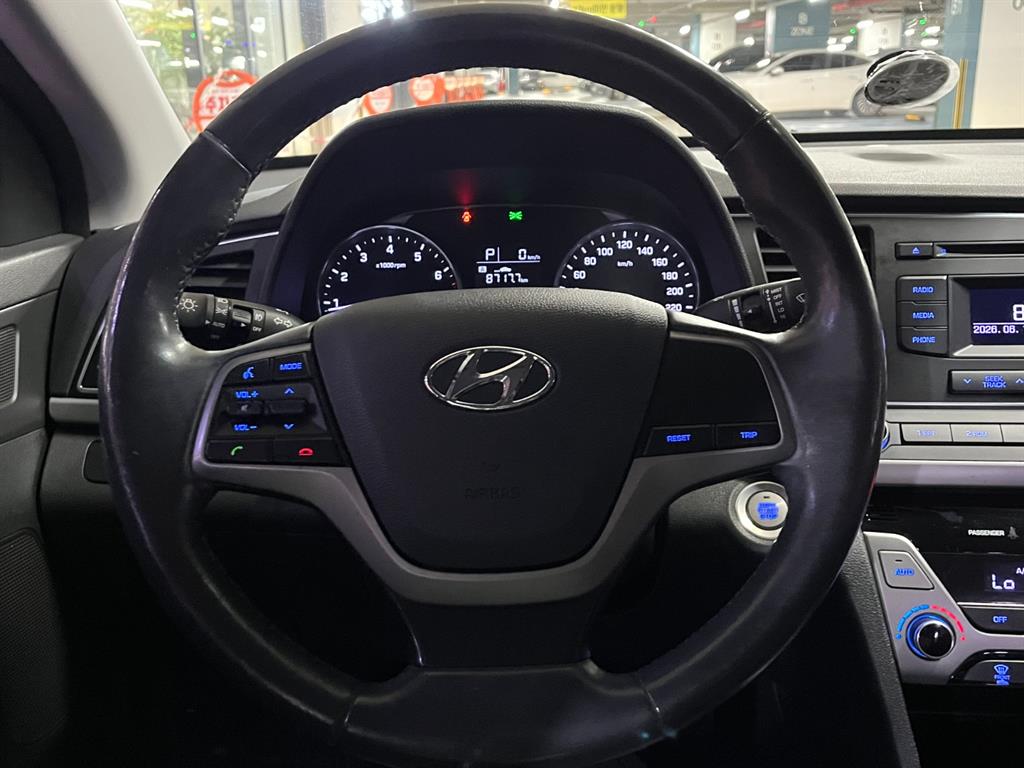 HYUNDAI Avante - Vista 8
