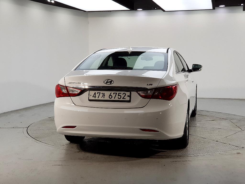 HYUNDAI Sonata - Vista 3