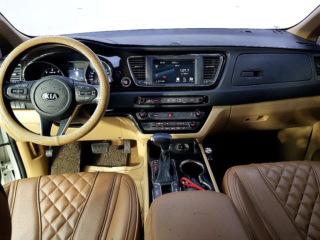 KIA Carnival - Vista 7