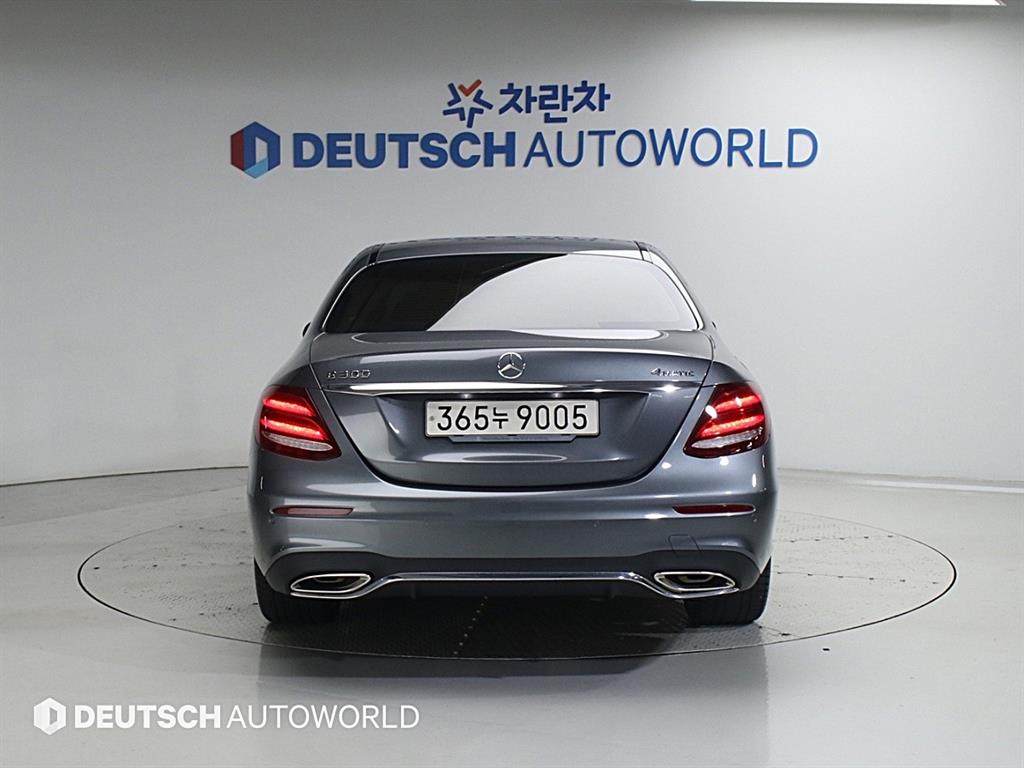 Mercedes Benz E class - Vista 6