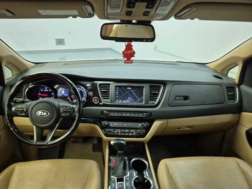 KIA Carnival - Vista 8