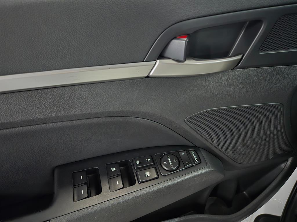 HYUNDAI Avante - Vista 6