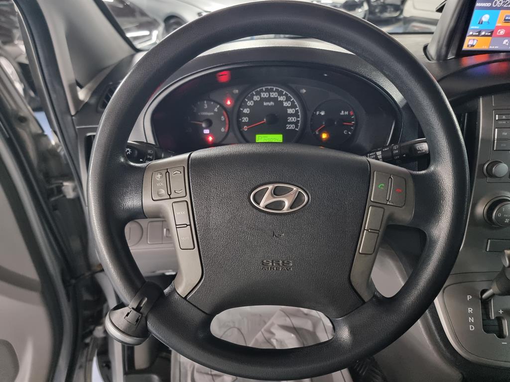 HYUNDAI Starex - Vista 12